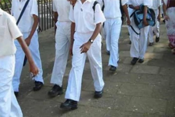 சக மாணவர் நீரில் மூழ்கி உயிரிழக்க காரணம் என்ற சந்தேகத்தில் 3 மாணவர்கள் கைது