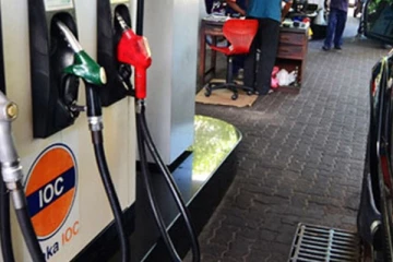 இலங்கையில் எரிபொருள் தட்டுப்பாட்டை நீக்க நேரடியாக களம் இறங்கும் இந்தியா!