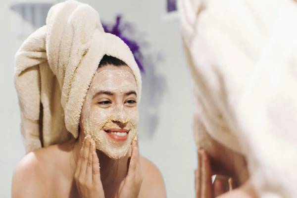 60 வயதிலும் புது பிரகாசம் தரும் அரிசி மா.. யாருக்கும் தெரியாத அழகிகளின் Beauty secret | Homemade Rice Flour Face Pack For Skin