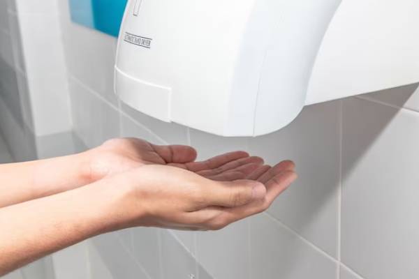 பொது இடங்களில் Hand Dryers பயன்படுத்துகிறீர்களா? இந்த ஆபத்தை தெரிந்து கொள்ளுங்கள் | Use Hand Dryers In Public Places Be Aware Danger