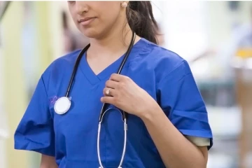 இந்தியாவில் இருந்து நர்ஸ்களை இங்கிலாந்தில் வேலைக்கு எடுக்க முடிவு!