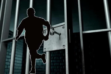 மாணவனுக்கு தீ வைத்த சந்தேக நபர் சிறையிலிருந்து தப்பியோட்டம்