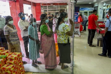 இலங்கை முழுவதும் பொருட்களுக்கு ஏற்பட்டுள்ள தட்டுப்பாடு