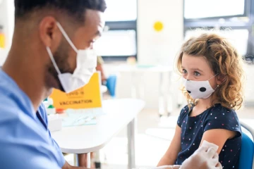 5 வயதுக்கு மேற்பட்ட சிறுவர்களுக்கு கொரோனா தடுப்பூசி வழங்கும் நாடு!