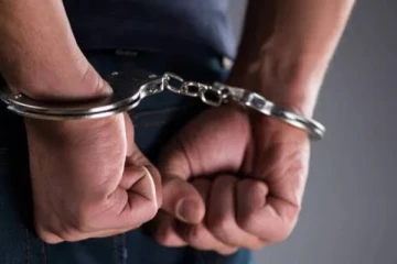 மாணவர்களை குறி வைத்து மதன மோதக விற்பனை; சிக்கிய இளைஞன்