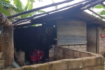 முல்லைத்தீவில் அரைகுறையாக நிர்மாணிக்கப்பட்ட வீடுகளில் அல்லல்படும் மக்கள் (Photos)