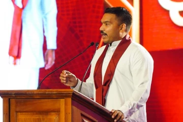 நாமல் ராஜபக்சவின் பொதுக்கூட்டத்தில் அதிரடியாக கைது செய்யப்பட்ட மாணவர்கள்