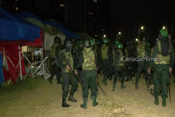 நள்ளிரவில் போராட்டக்காரர்களின் கூடாரங்களை அகற்றிய இராணுவம்! கொழும்பில் பதற்ற நிலை | Colombo Presidential House Protest Camp Removal