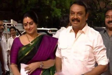 நடிகர் நரேஷை செருப்பால் அடிக்க வந்த அவரது 3வது மனைவி- 4வது திருமணம் காரணமா, பரபரப்பு வீடியோ