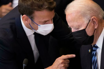 கோபத்திலிருக்கும் பிரான்ஸ் ஜனாதிபதி... சமாதானம் செய்வதற்காக பிரித்தானியாவும் அமெரிக்காவும் எடுத்துள்ள நடவடிக்கை