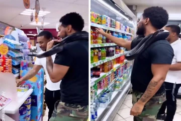 Viral Video: கழுத்தில் பாம்புடன் ஷாப்பிங் சென்ற நபர்