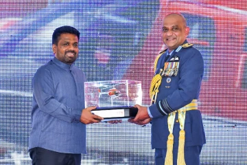 ශ්‍රී ලංකා ගුවන් හමුදාවට හෙලිකොප්ටර් යානා 10ක් - ජනපති නිල වශයෙන් භාර ගැනේ [PHOTOS]
