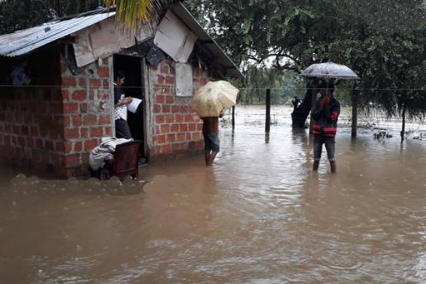 மூழ்கும் அபாயத்தில் திருகோணமலையில் பல பகுதிகள்! | Trincomalee Heavy Rain Flood Kinniya Drowning