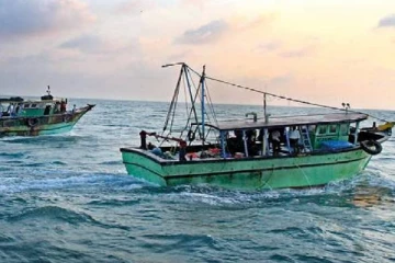 யாழ்ப்பாண கடற்பகுதியில் இந்திய மீனவர்கள் 6 பேர் அதிரடி கைது!