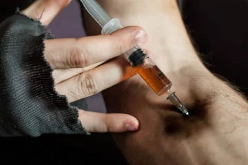 போதைக்காக சிறுவன் செய்த செயல்.. முக்கிய உடல்பாகத்தை வெட்டி எடுத்த மருத்துவர்கள்! கலங்கும் தாய்