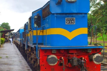 ஓமந்தையில் ரயில் மோதி காலை இழந்த நபர்