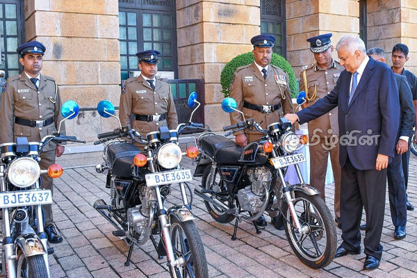 பொலிஸ் திணைக்களத்திற்கு சீனா வழங்கிய நன்கொடை | China Donates Motorcycles And Computers To Police