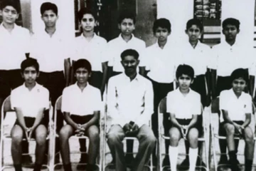 இந்த புகைப்படத்தில் இருக்கும் டாப் நட்சத்திரம் யார் தெரியுமா.. இதோ பாருங்க