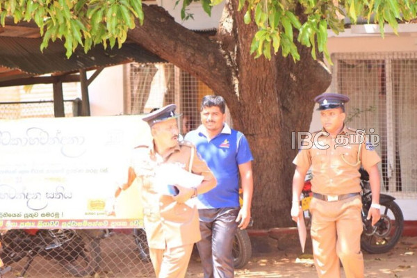 முல்லை ஊடகவியலாளர் மீது தொடுத்த வழக்கு - கடற்படை புலனாய்வாளருக்கு அழைப்பாணை! | Mullaitivu Court Announcement To Mullai Journalist