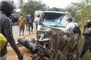 வாகன விபத்தில் வீதி அபிவிருத்தி திணைக்கள ஊழியர்கள் இருவர் ஸ்தலத்திலேயே உயிரிழப்பு (Photos)