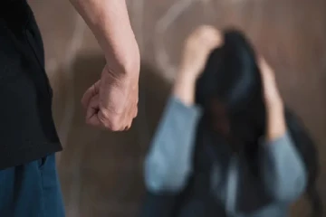 தாயையும் ஒரு வயது குழந்தையும் சித்ரவதை செய்த மாமியார்