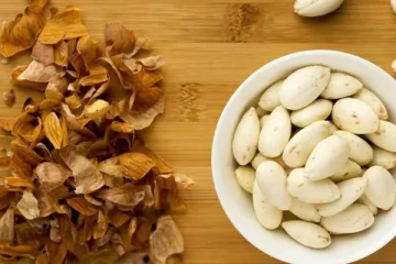 பாதாம் தோளை சரும அழகிற்கு எப்படியெல்லாம் பயன்படுத்தலாம் என்று தெரியுமா?