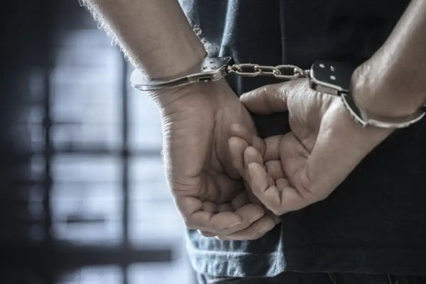 பேஸ்புக் ஊடாக இளம் பெண்களை ஏமாற்றிய இளைஞன் கைது | Young Man Arrested For Cheating From Facebook