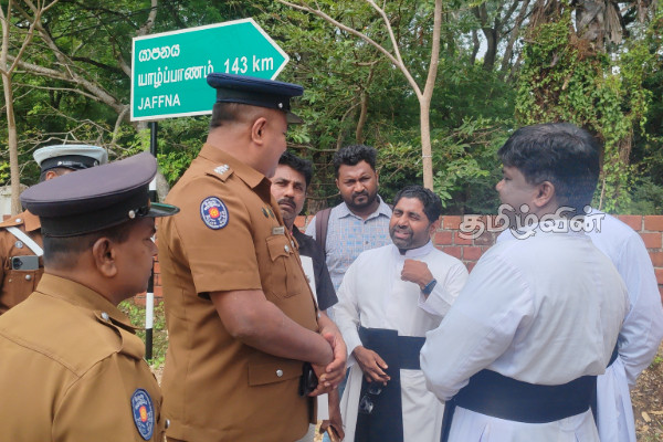 மன்னார் காற்றாலை திட்டத்தை நிறுத்துங்கள்: வவுனியாவில் மனிதச்சங்கிலி போராட்டம் | Mannar Wind Project Protest Vavuniya