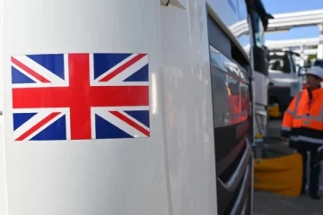 பிரித்தானியாவிலிருந்து வரும் அனைத்து பயணிகளுக்கும் கடுமையான கட்டுப்பாடுகள் விதிக்க பிரான்ஸ் முடிவு