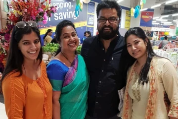 அடையாளமே தெரியாமல் மாறிப்போன சரத்குமாரின் மகள்....ஷாக்கில் உறைந்த ரசிகர்கள்!