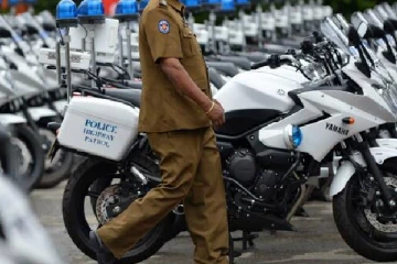 யாழில் பொலிஸ் உத்தியோகஸ்தரின் மோட்டார் சைக்கிள் தீயிட்டு எரிப்பு