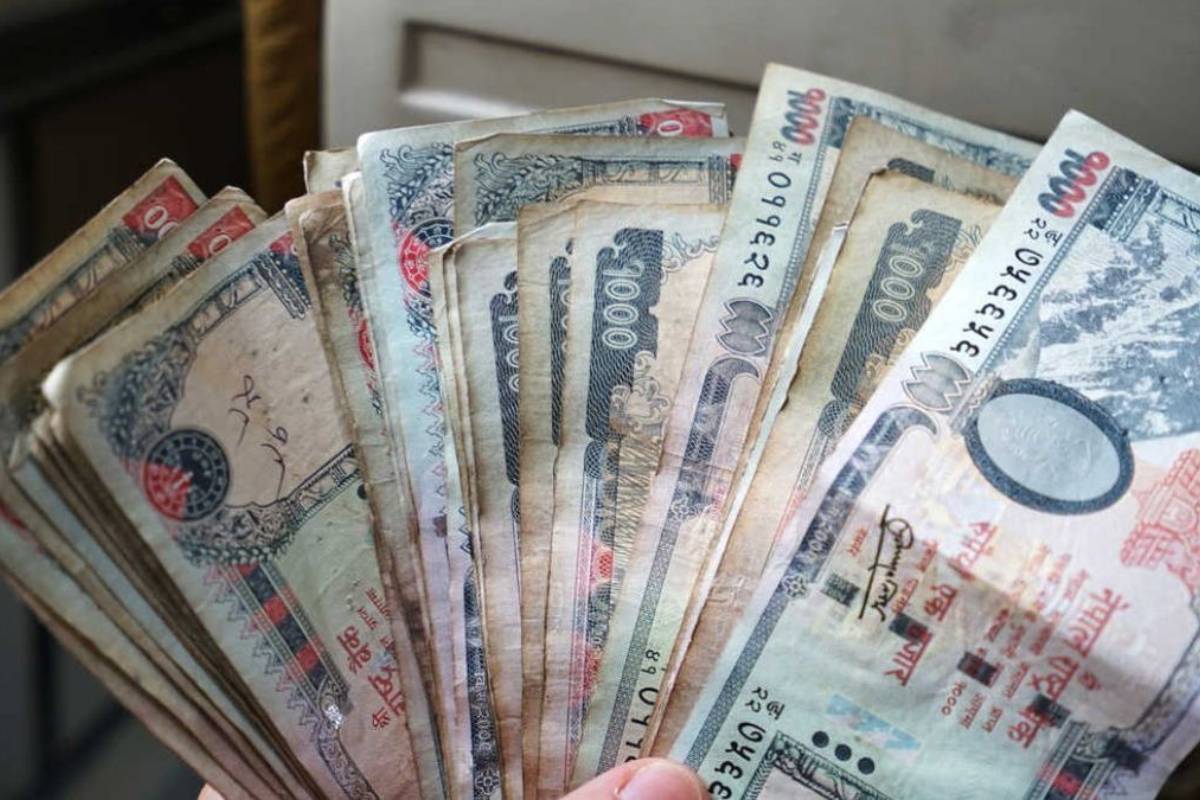 அரசு ஊழியர்களுக்கு மாதம் இருமுறை ஊதியம் - தெற்காசிய நாடொன்றில் அறிமுகம் | Nepal Govt Introduce Monthly Twice Salary