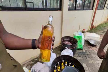 தேன் என சீனி பாணி விற்பனை; வவுனியாவில் பொலிசார் அதிரடி