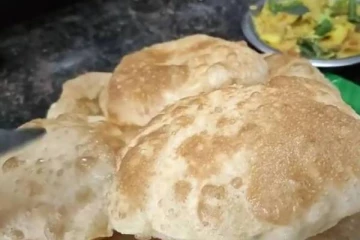 சுவையான எண்ணெய்க்கு பதிலாக தண்ணீரில் சுடும் பூரி- செய்வது எப்படி?