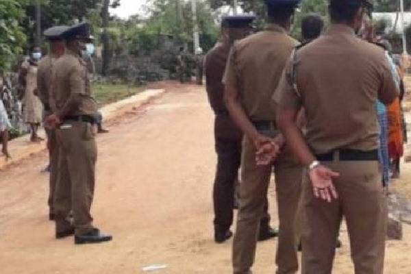 மர்மமாக தோட்ட குடியிருப்பு பகுதியில் ஆணின் சடலம் மீட்பு! | Mysteriously Man Body Recovered Garden Residential