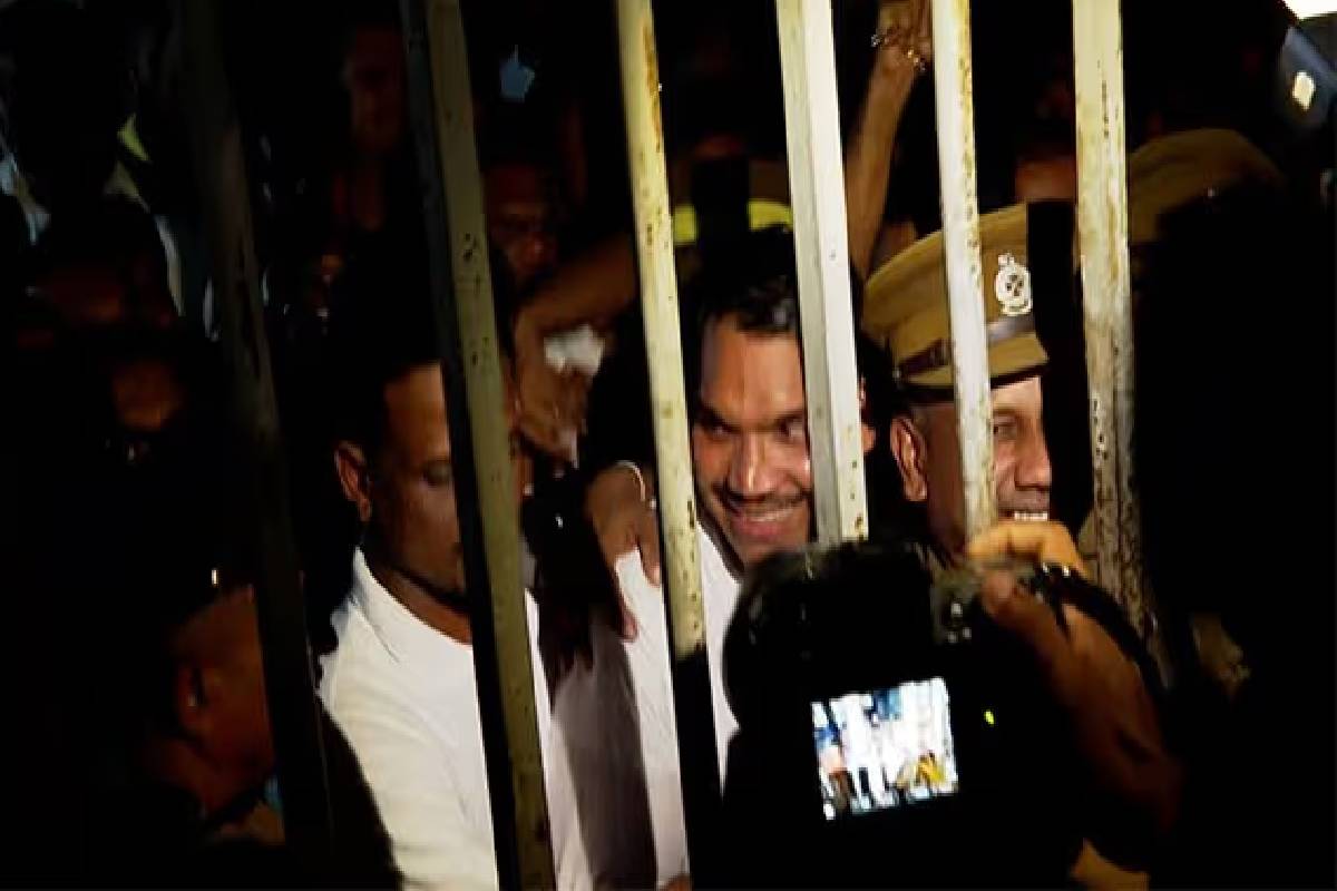இருவேறு வழக்கு : பிணை மனு கோரிக்கை நிராகரிப்பு : மீண்டும் சிறையில் அடைக்கப்பட்டார் நாமல் ராஜபக்ச | Court Rejects Namals Bail Application இருவேறு வழக்கு : பிணை மனு கோரிக்கை நிராகரிப்பு : மீண்டும் சிறையில் அடைக்கப்பட்டார் நாமல் ராஜபக்ச | Court Rejects Namals Bail Application