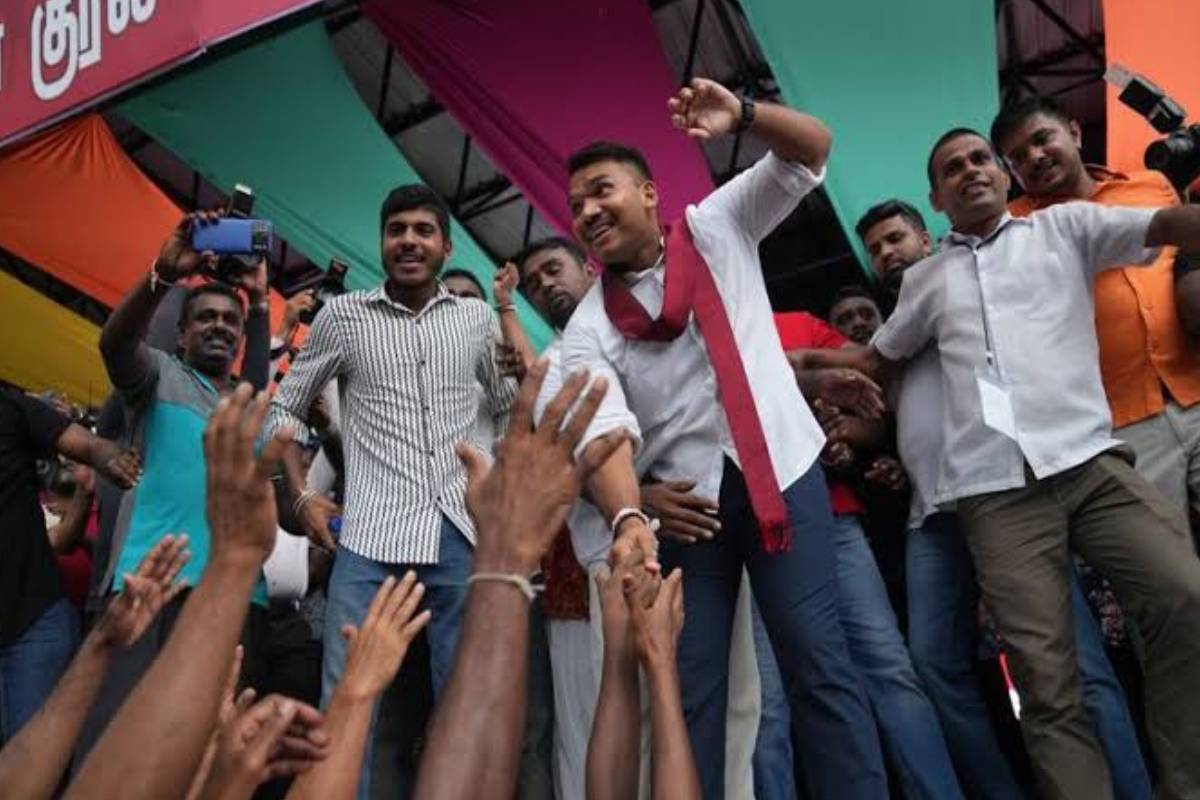 எந்தத் தவறும் செய்யாத நாமல் நிதிக் குற்றப் பிரிவில்! அரசாங்கத்திற்கு பொறாமையாம்.. | Fcid Investigation Into Namal Rajapaksa