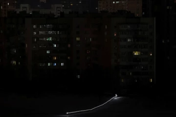 ரஷ்யாவின் தாக்குதலால் இருளில் மூழ்கிய உக்ரேன்; மக்கள் அந்தரிப்பு