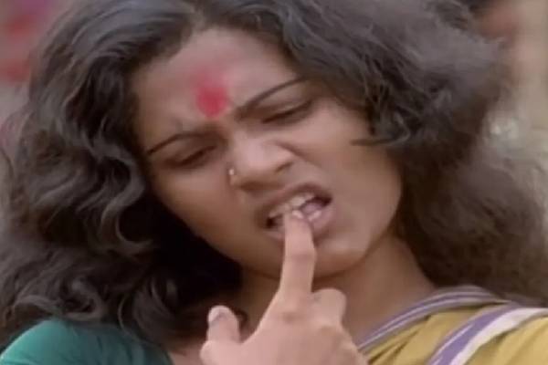 17 வயதில் தேசிய விருது..23 வயது மூத்தவருடன் திருமணம்!! தற்கொலை செய்து கொண்ட நடிகை.. | Actress Shoba Took Own Life At 17 Age