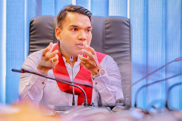 மகிந்த எப்போதும் நாட்டைவிட்டு ஓடமாட்டார்! - நாமல் பதிலடி | Mahinda Will Not Leave The Country