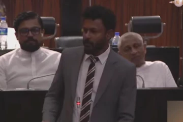 සලේ වෙනුවෙන් පිටකොටුවේ ව‍ාඩි වුන අය තව දවස් දෙක තුනක් ඔතන වාඩිවෙලා හිටියා නම් දුවනකල් ගුටි කනවා - ජගත් මණුවර්ණ