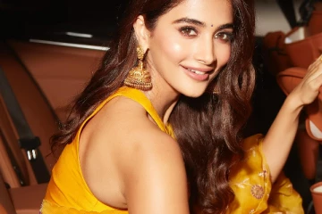 பூஜா ஹெக்டே சேலையில் அழகிய ஸ்டில்கள்