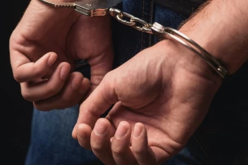 පල්ලෙකැලේදී සිව් දෙනෙක් අත්අඩංගුවට..