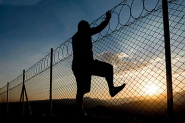 சிறை கூரையை உடைத்து தப்பியோடிய கிளிநொச்சி நபர்