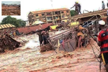 கொடிய வெள்ளத்திற்கு 700 பேர் பலி? தத்தளிக்கும் நாடு