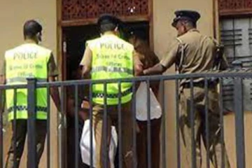 மின்கம்பத்தில் கணவனை கட்டி வைத்து அடித்துக் கொலை செய்த மனைவி! அதிர்ச்சி சம்பவம்