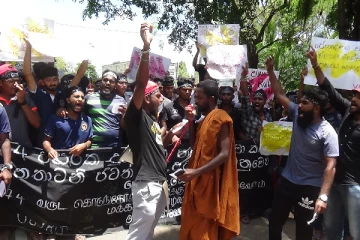 கோட்டாபயவிற்கு எதிரான கோசங்களுடன் வவுனியா பல்கலை மாணவர்கள் மாபெரும் பேரணி!