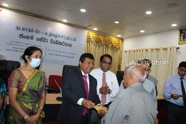 யாழில் நீதி அமைச்சின் நடமாடும் சேவை! (Photos) | Jaffna Sri Lankan Tamil People Protest