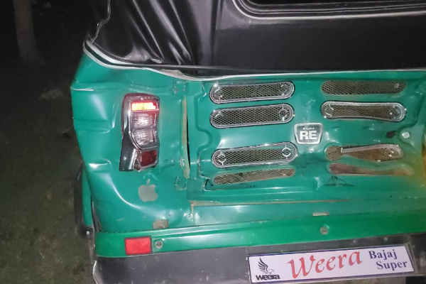 யாழில் முச்சக்கர வண்டியோடு மோதி கடைக்குள் புகுந்த டிப்பர் வாகனம் | Tipper Vehicle Colliding With Three Wheeler Jaffna