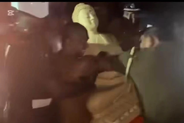 திருகோணமலை விகாரை சம்பவத்தை காணொளி எடுத்தவருக்கு நேர்ந்த கதி | Trincomalee Buddhist Temple Issue Journalist